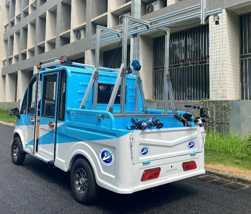 图7 MK体育官方网站自主研制的道路缺陷/机场路面异物检测车